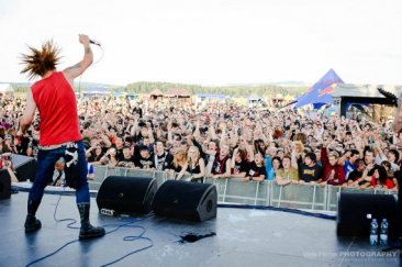 What's the deal with the bands that were removed from the line-up?
